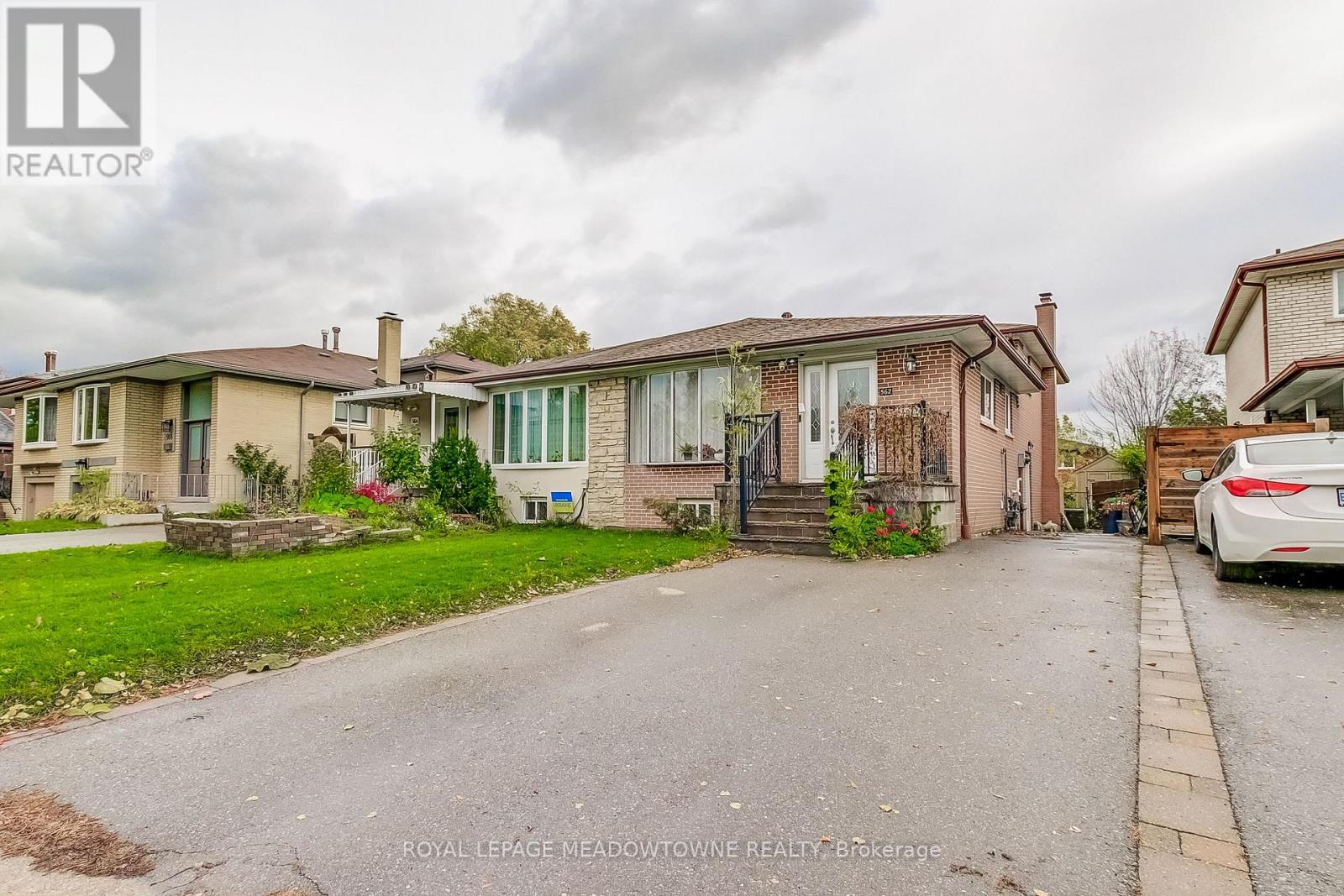 562 Raphael Avenue, Mississauga, Ontario  L5G 1W8 - Photo 34 - W12507612