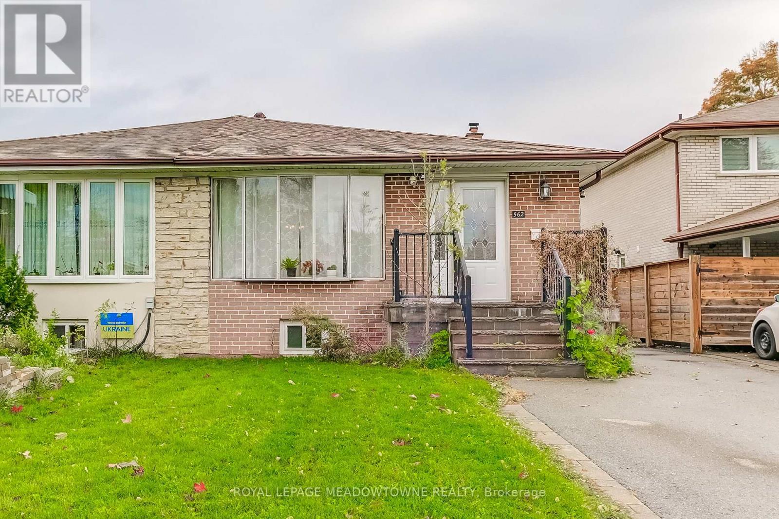 562 Raphael Avenue, Mississauga, Ontario  L5G 1W8 - Photo 36 - W12507612