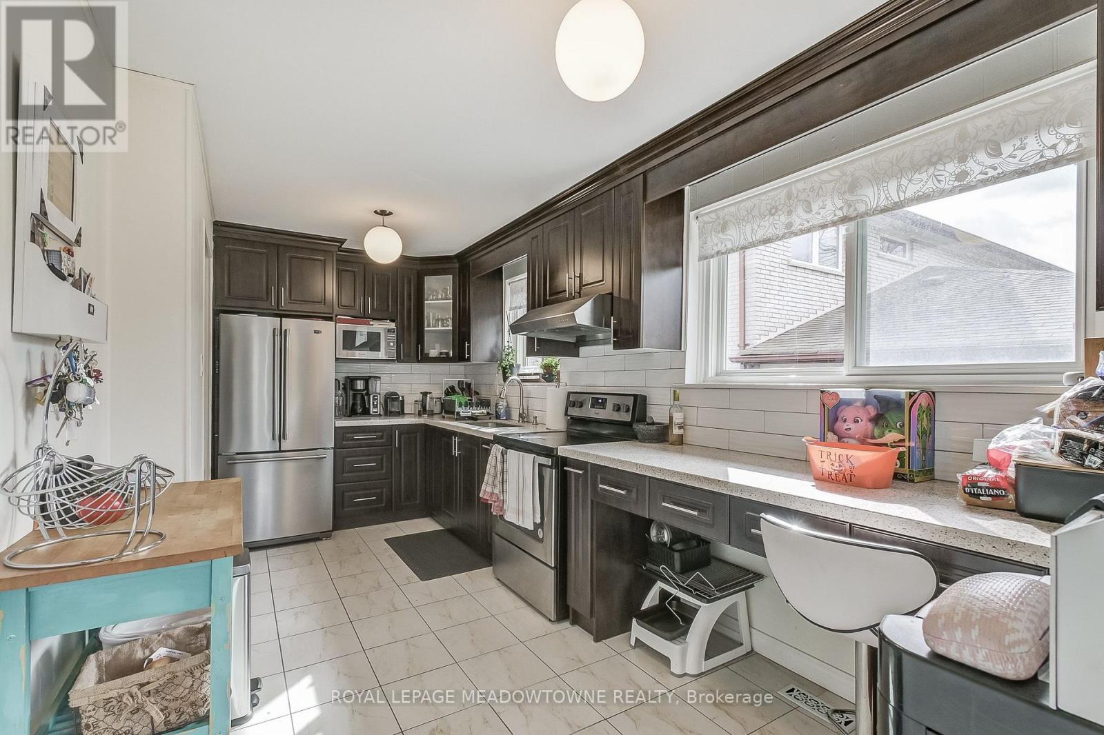 562 Raphael Avenue, Mississauga, Ontario  L5G 1W8 - Photo 6 - W12507612