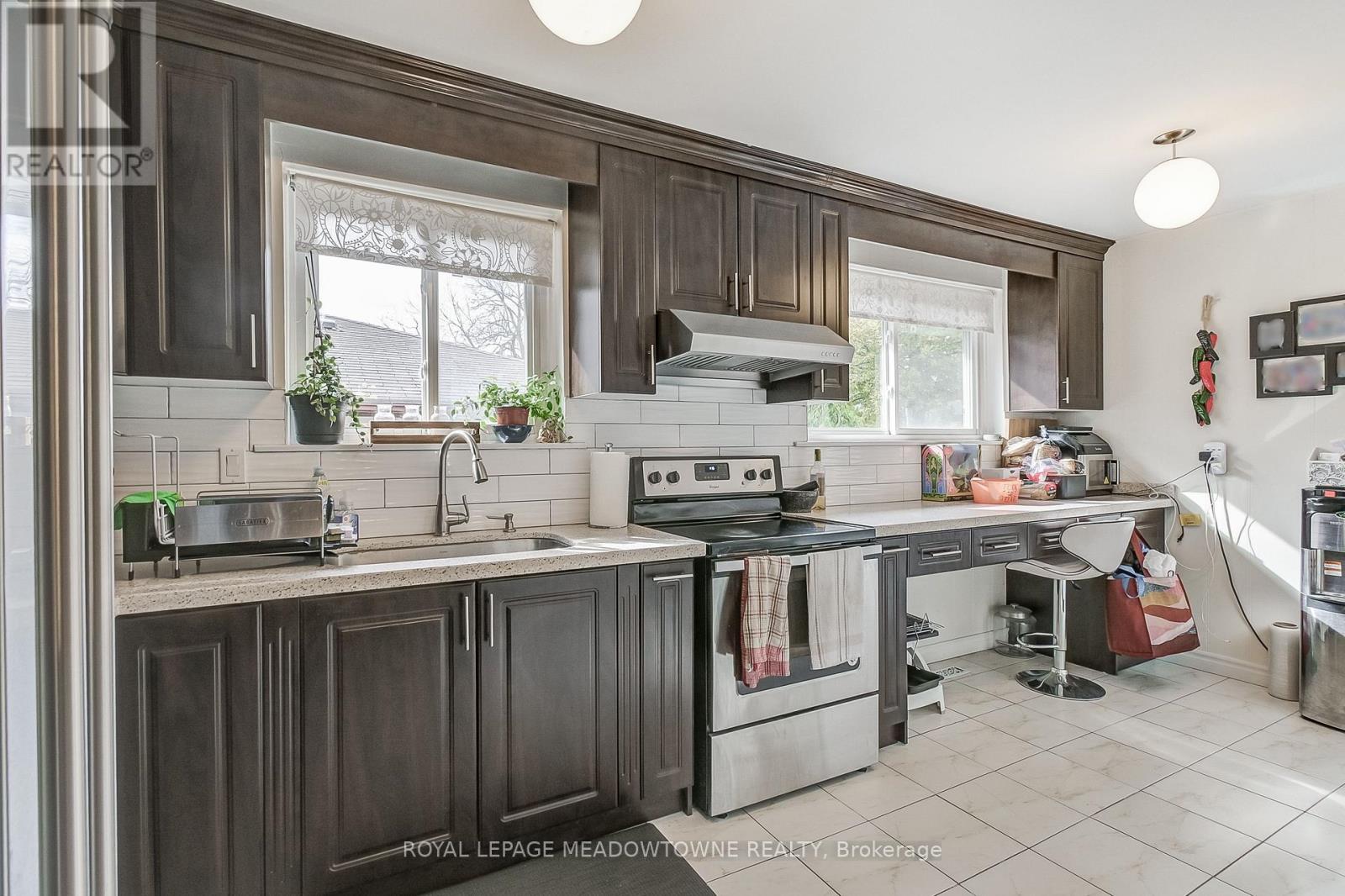 562 Raphael Avenue, Mississauga, Ontario  L5G 1W8 - Photo 7 - W12507612