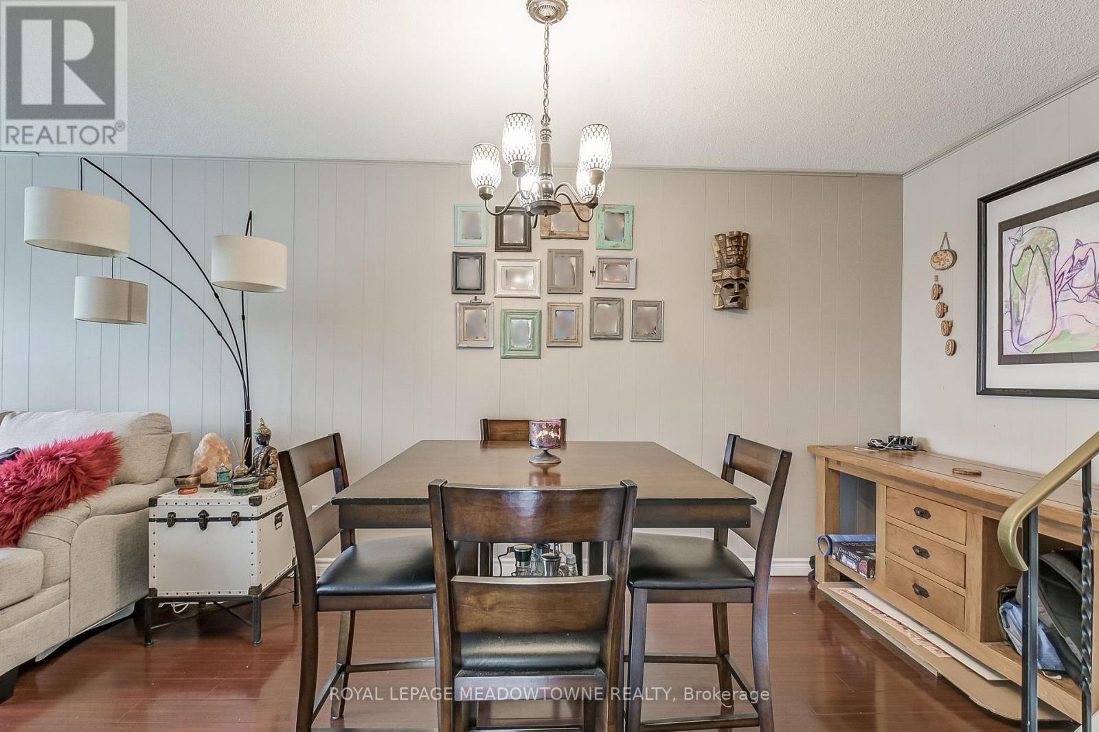 562 Raphael Avenue, Mississauga, Ontario  L5G 1W8 - Photo 9 - W12507612