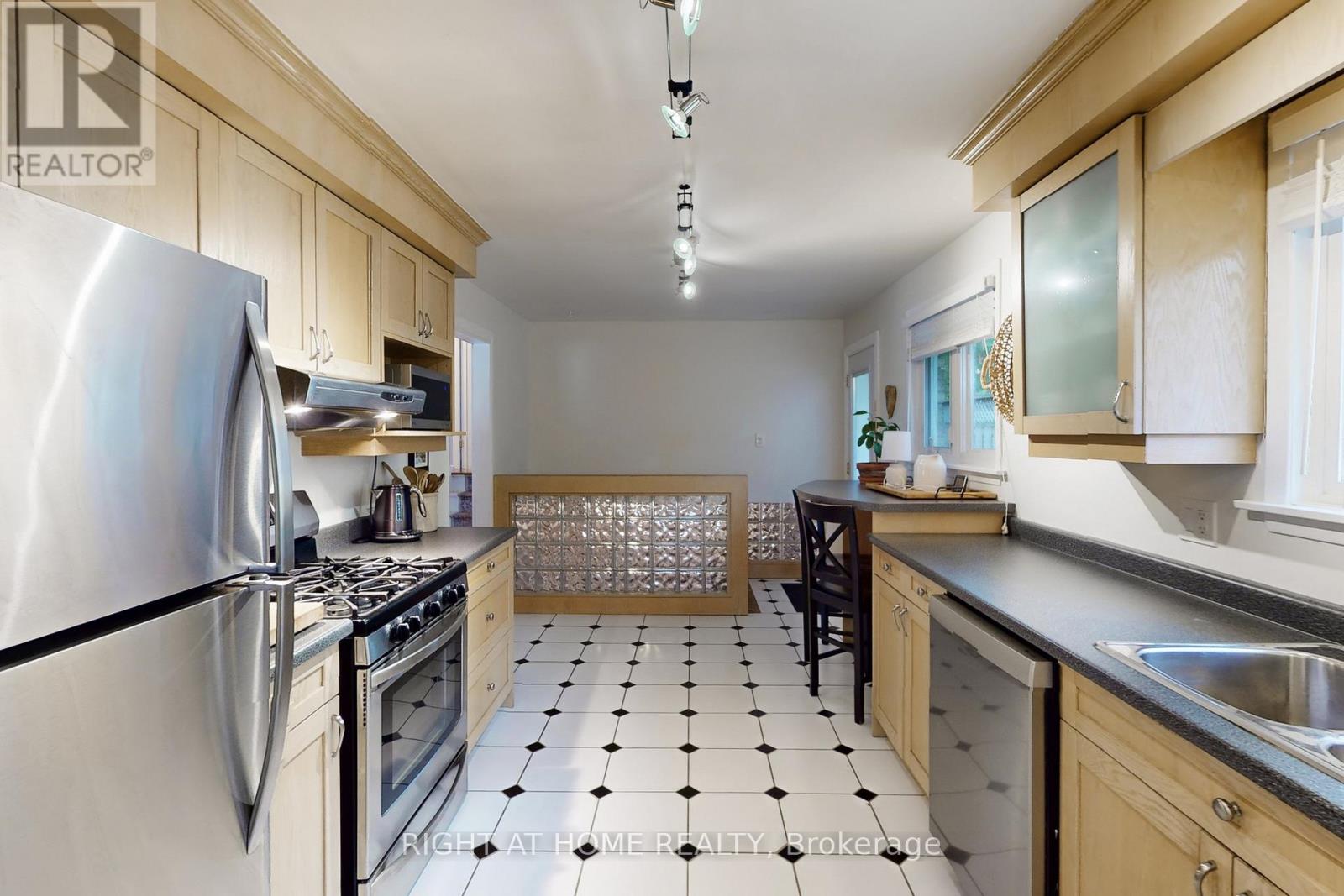 7161 Tamar Road, Mississauga, Ontario L5N 1Y7 - Photo 13 - W12507640