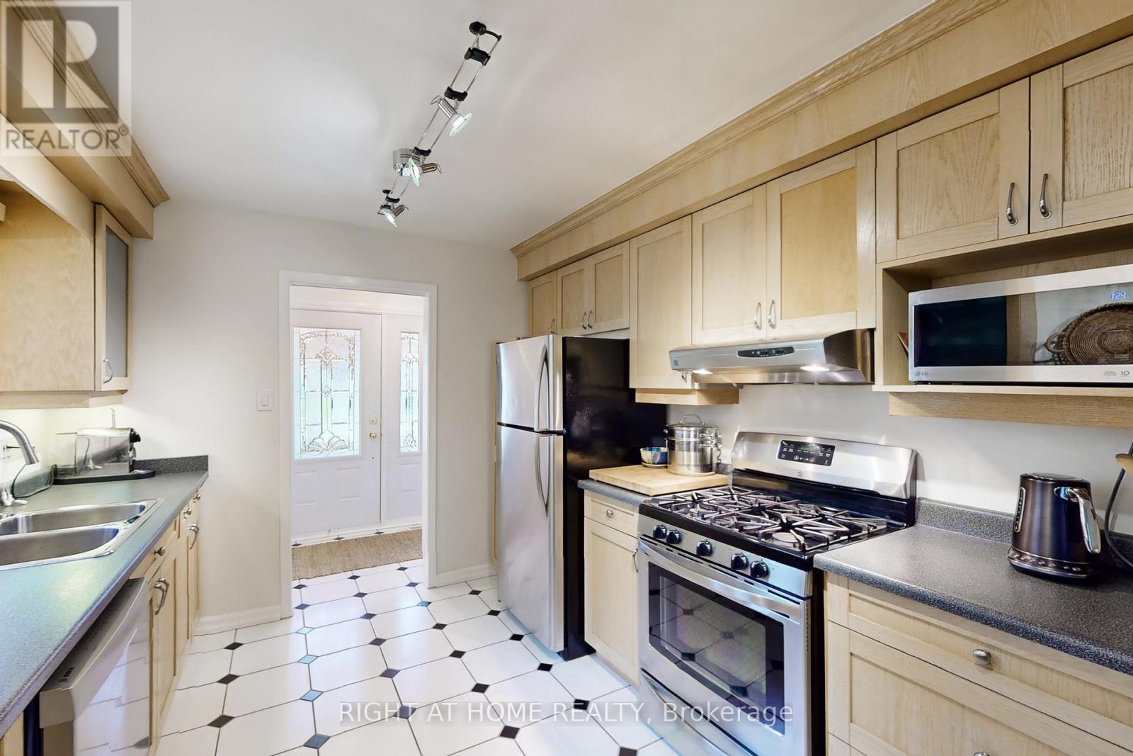 7161 Tamar Road, Mississauga, Ontario L5N 1Y7 - Photo 15 - W12507640