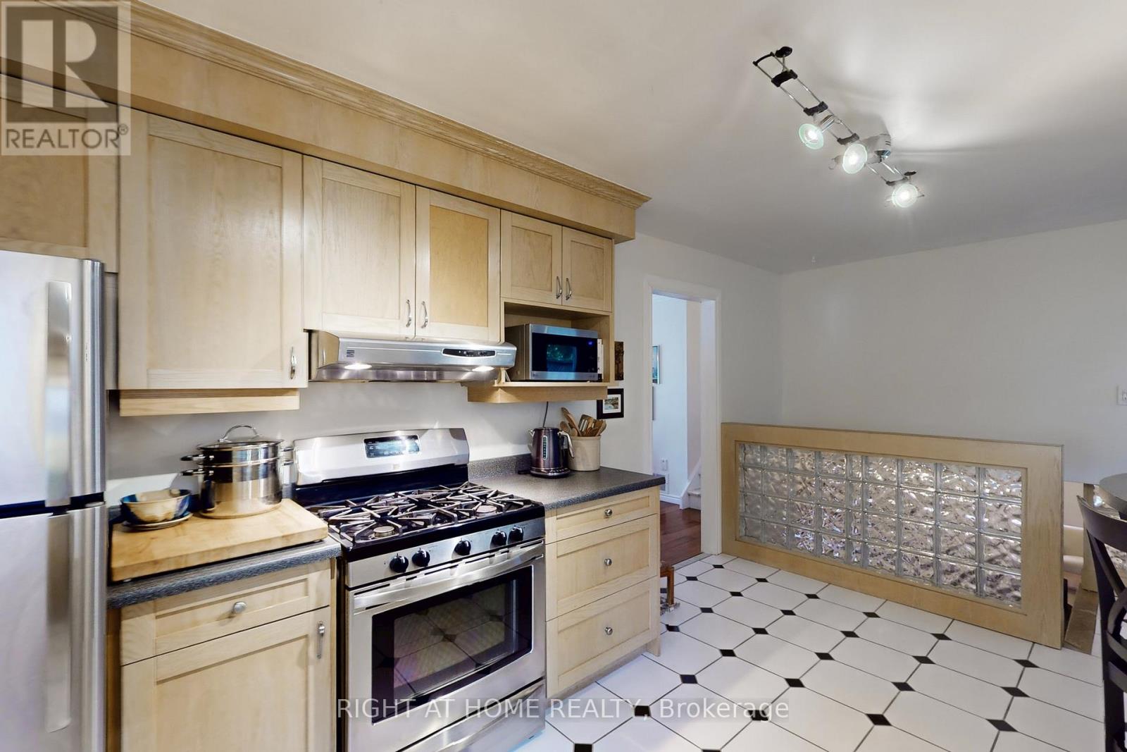 7161 Tamar Road, Mississauga, Ontario L5N 1Y7 - Photo 16 - W12507640