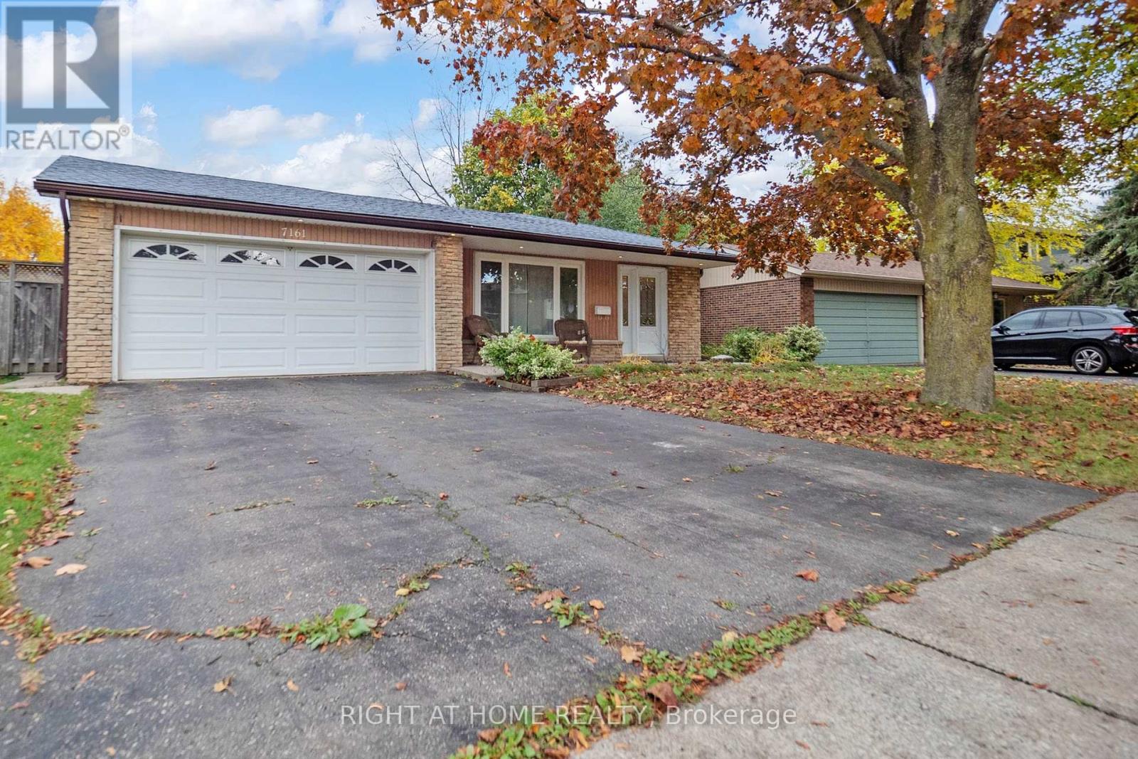 7161 Tamar Road, Mississauga, Ontario L5N 1Y7 - Photo 3 - W12507640