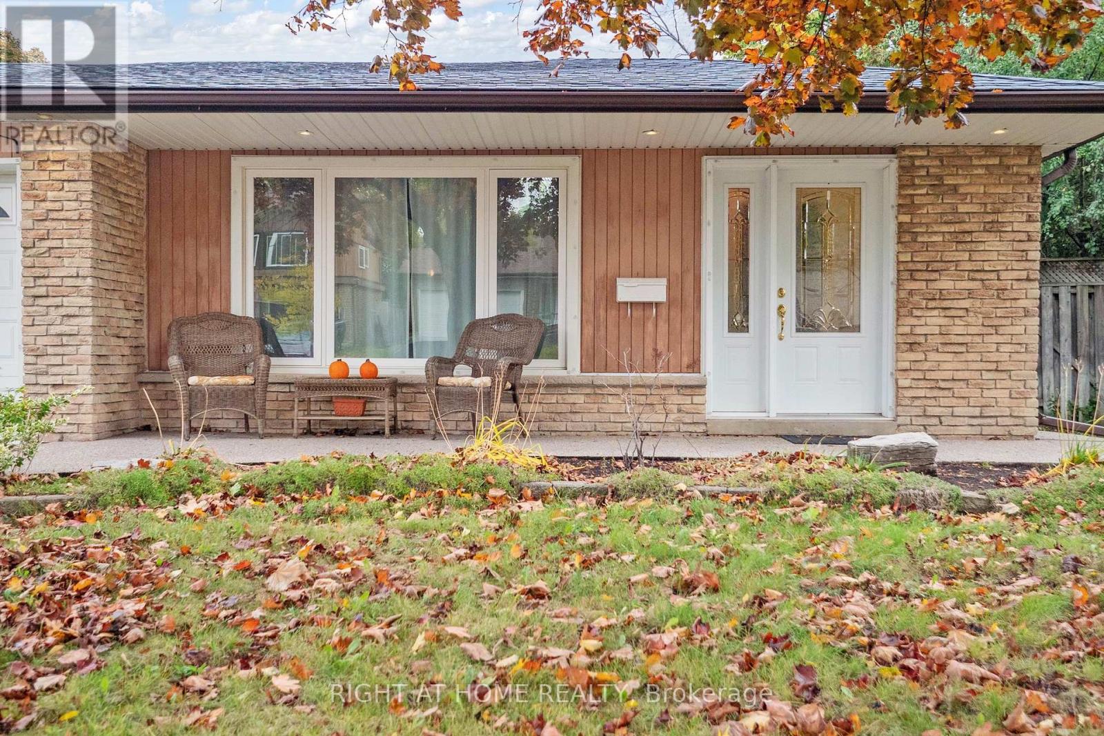 7161 Tamar Road, Mississauga, Ontario L5N 1Y7 - Photo 4 - W12507640