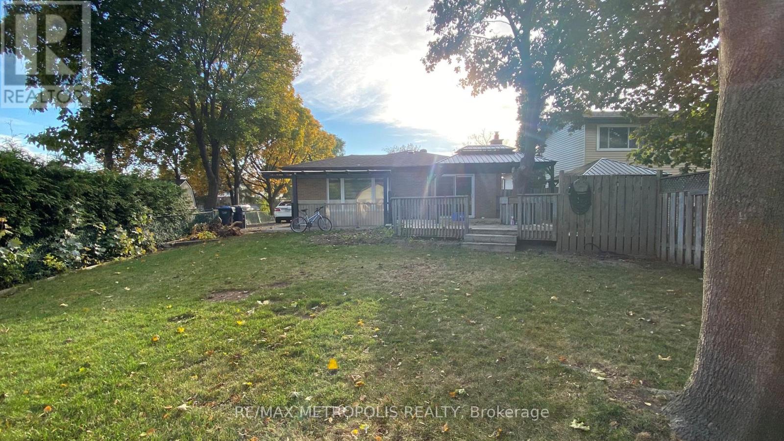 Upper - 6 Madoc Drive, Brampton, Ontario  L6V 1Z9 - Photo 29 - W12507642