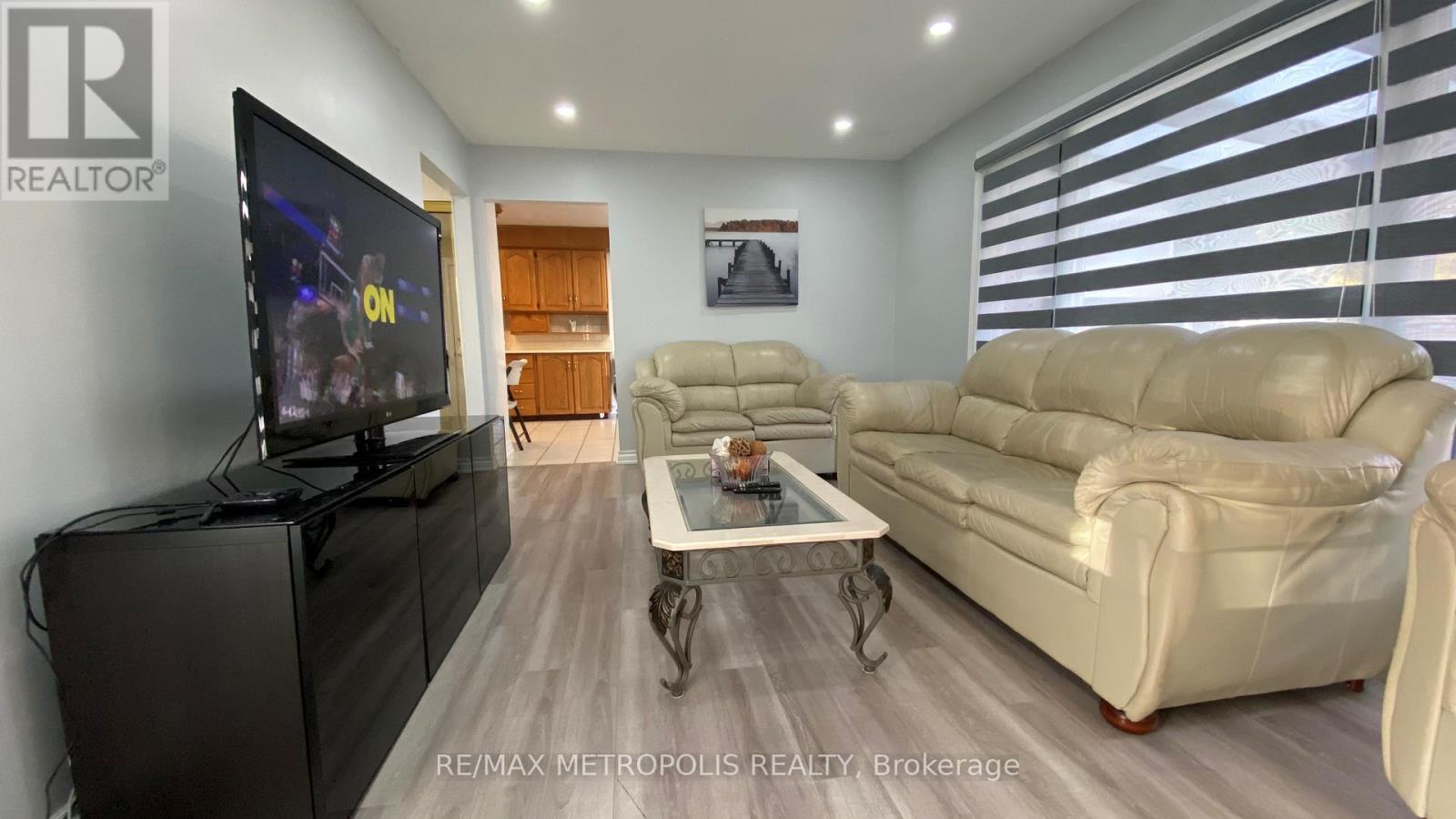 Upper - 6 Madoc Drive, Brampton, Ontario  L6V 1Z9 - Photo 6 - W12507642