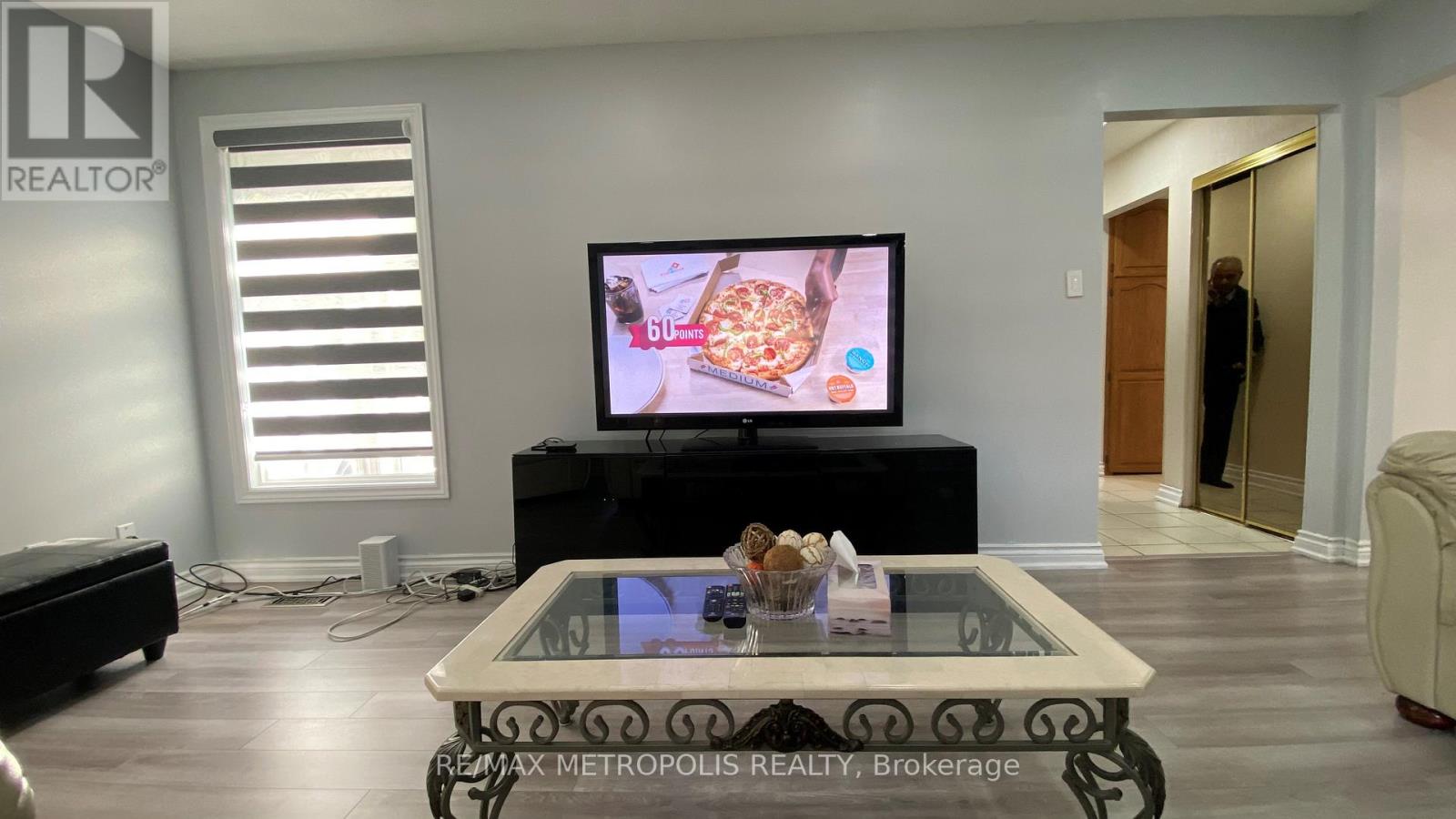 Upper - 6 Madoc Drive, Brampton, Ontario  L6V 1Z9 - Photo 7 - W12507642