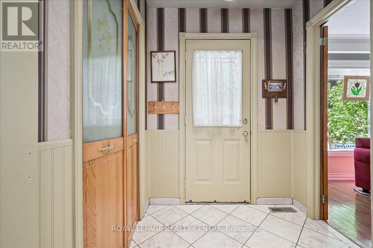 3286 Masthead Crescent, Mississauga, Ontario  L5L 1H1 - Photo 3 - W12507652