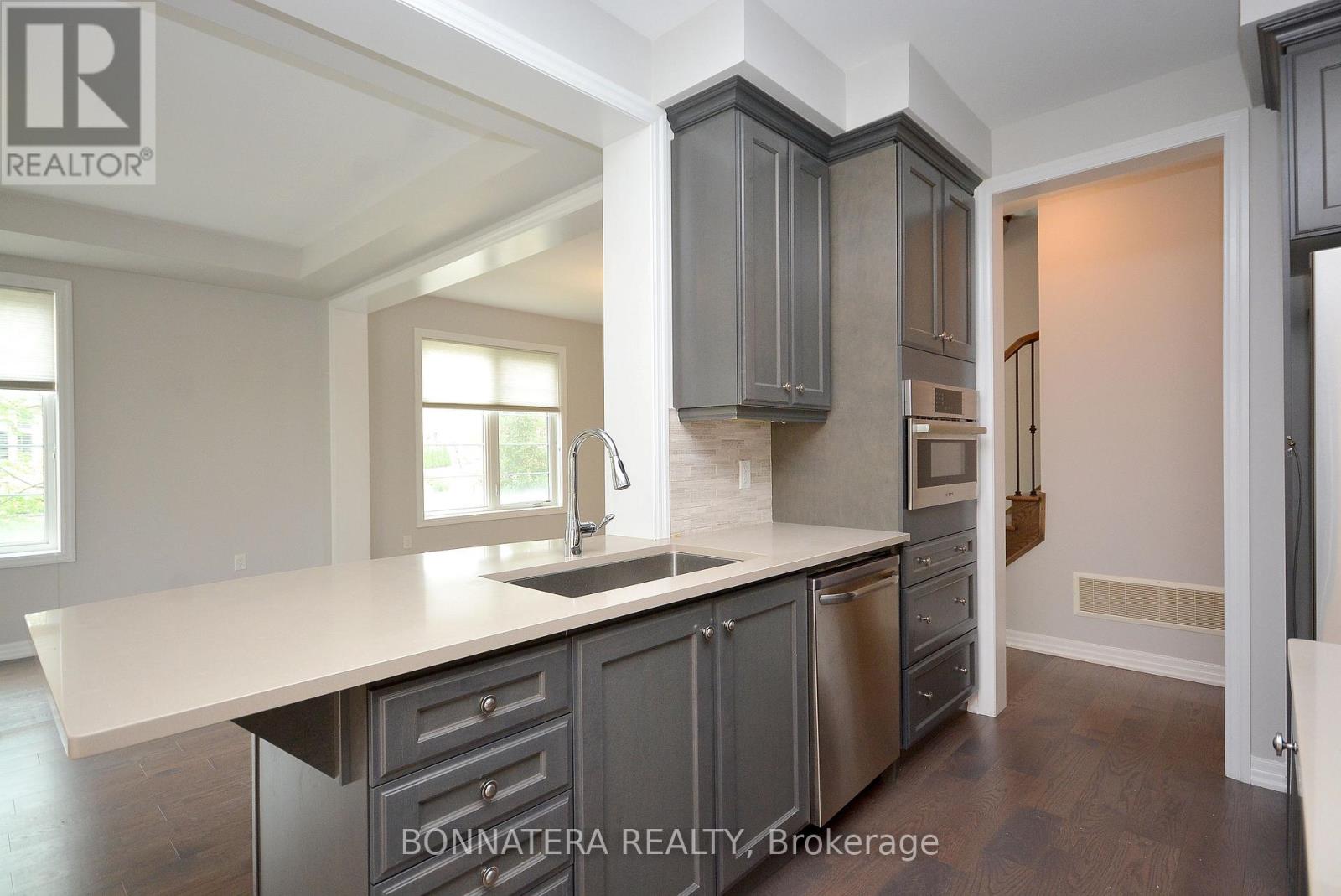 3182 Daisy Way, Oakville, Ontario  L6M 1L3 - Photo 8 - W12507726