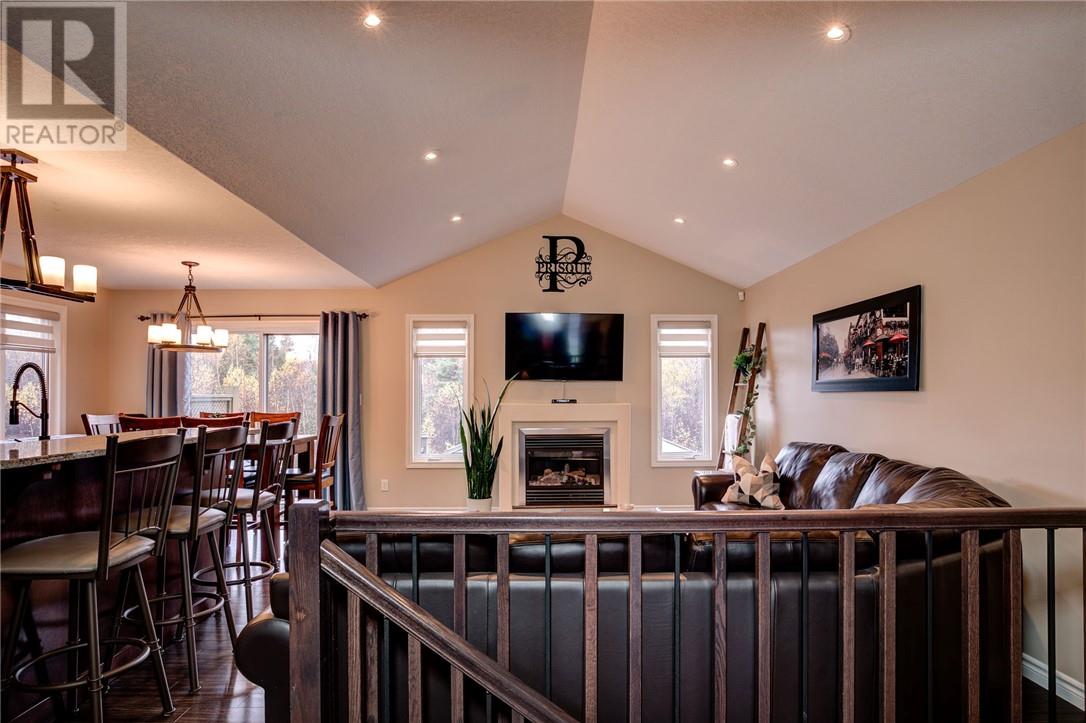 4721 Country Club Drive, Azilda, Ontario  P0M 1B0 - Photo 14 - 2125328