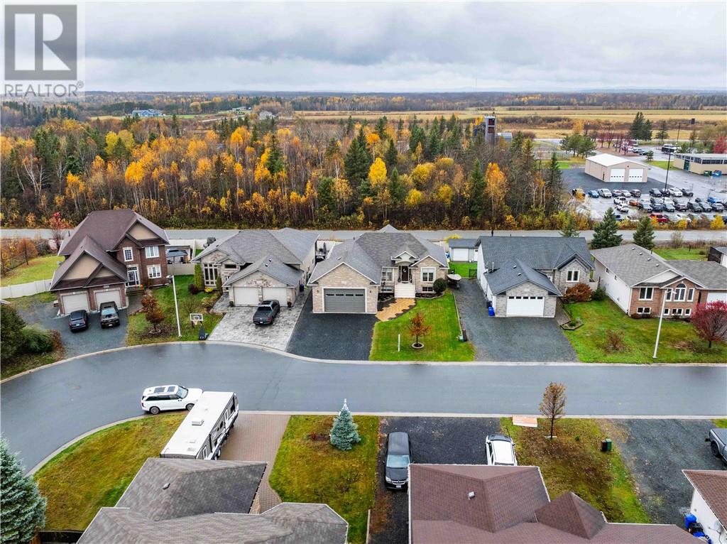 4721 Country Club Drive, Azilda, Ontario  P0M 1B0 - Photo 3 - 2125328