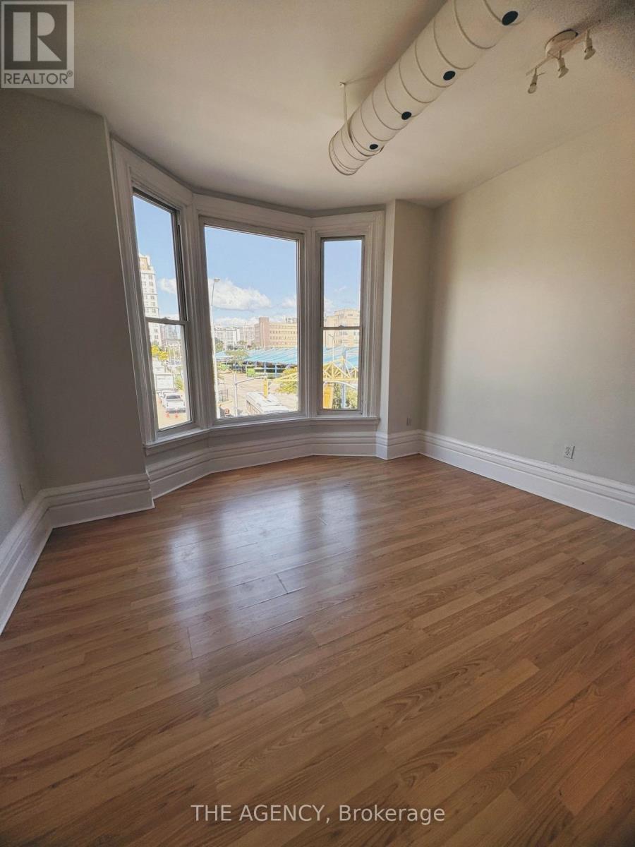 4 - 139 1/2 John Street S, Hamilton, Ontario  L8N 2C3 - Photo 8 - X12507666