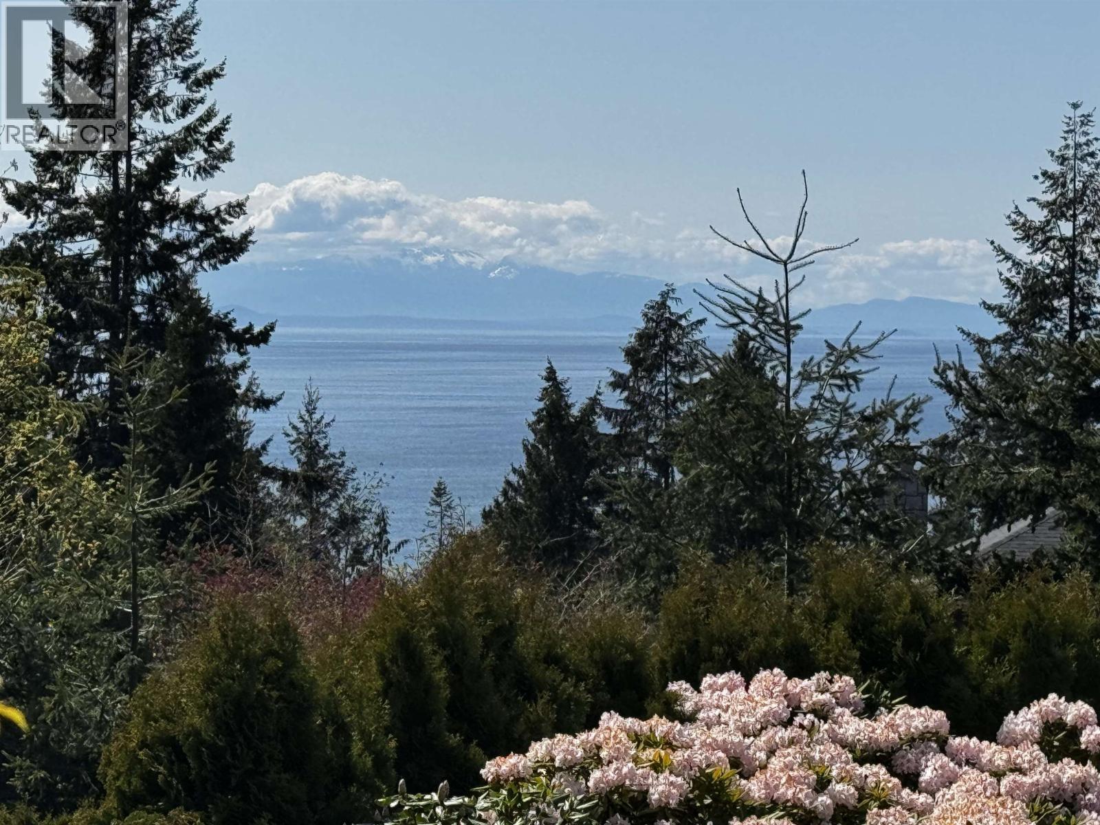 1501 Vernon Drive, Gibsons, British Columbia  V0N 1V5 - Photo 4 - R2994729