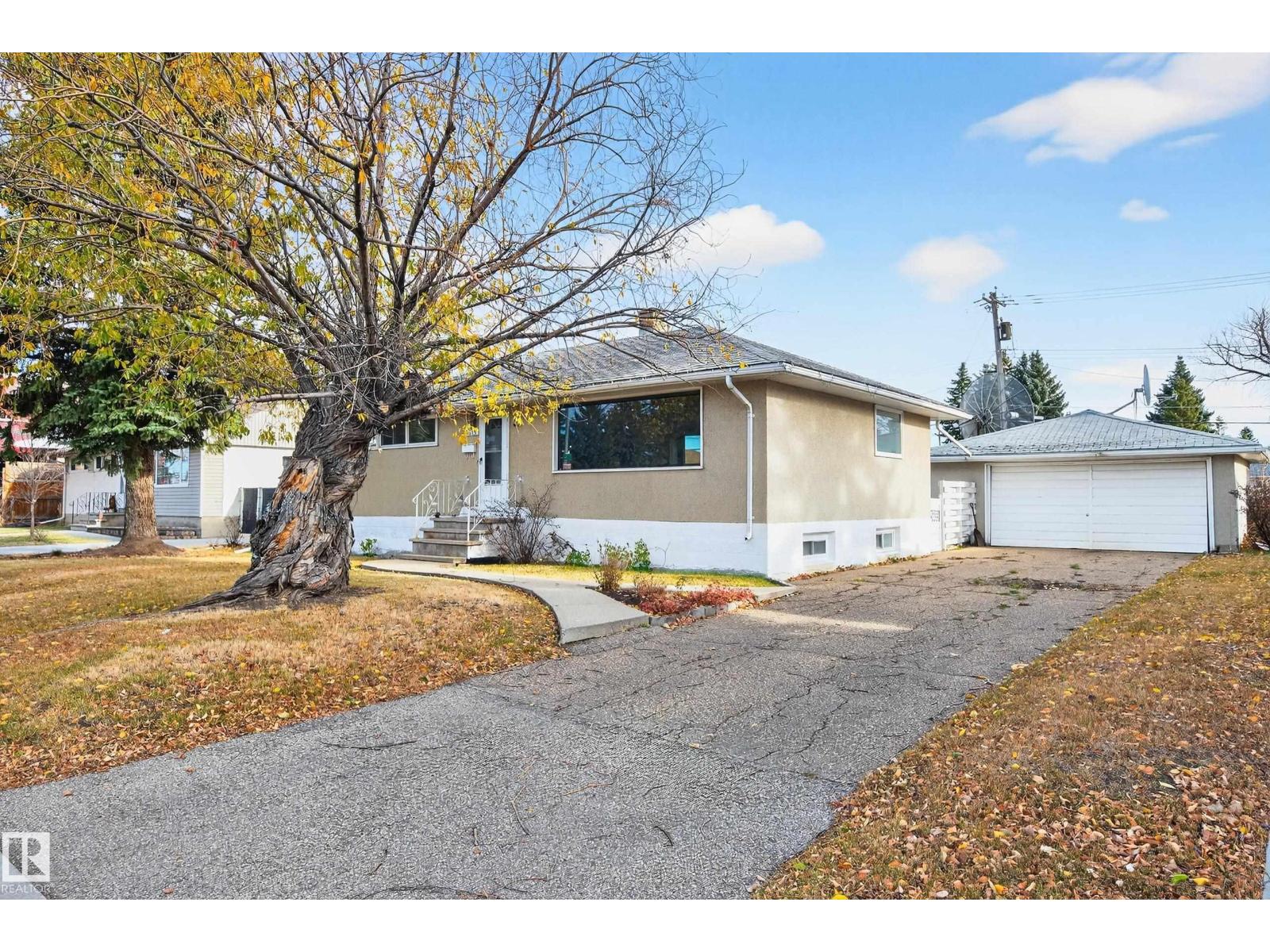 8515 149 St Nw, Edmonton, Alberta  T5R 1B3 - Photo 2 - E4464652