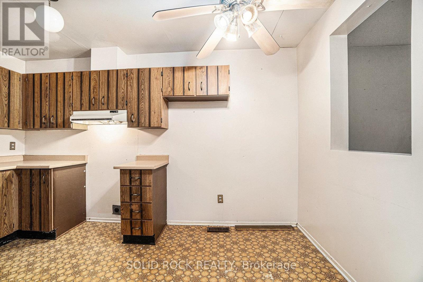 90 - 15 Baneberry Crescent, Ottawa, Ontario  K2L 2Y3 - Photo 14 - X12508076