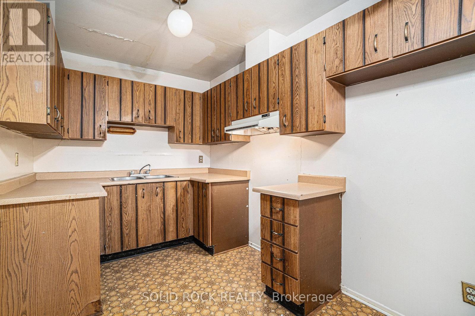 90 - 15 Baneberry Crescent, Ottawa, Ontario  K2L 2Y3 - Photo 15 - X12508076