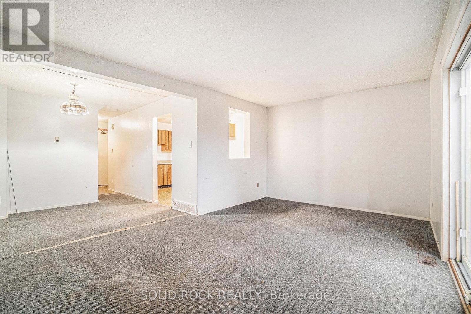 90 - 15 Baneberry Crescent, Ottawa, Ontario  K2L 2Y3 - Photo 5 - X12508076