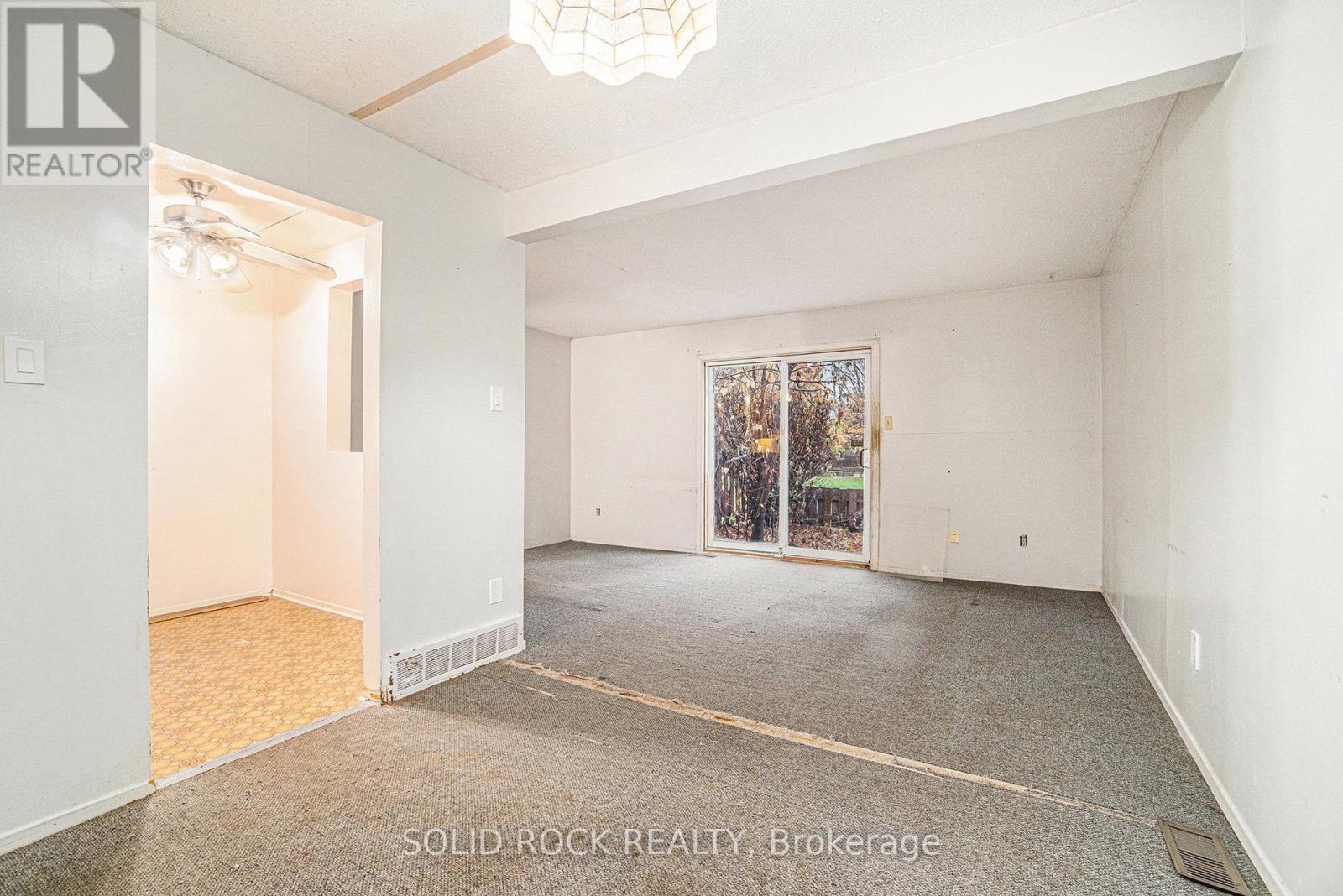 90 - 15 Baneberry Crescent, Ottawa, Ontario  K2L 2Y3 - Photo 7 - X12508076