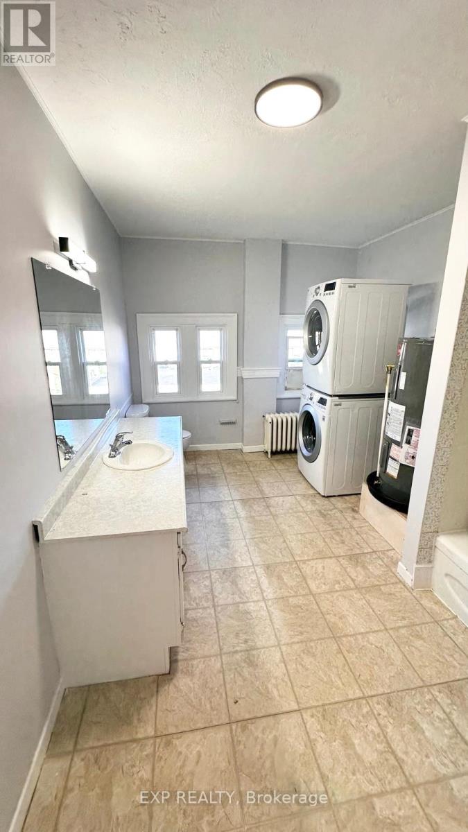 2 - 2 Russell Street E, Smiths Falls, Ontario K7A 1E8 - Photo 9 - X12508150