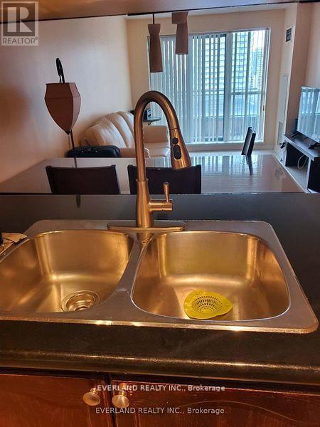 1503 - 887 Bay Street, Toronto, Ontario  M5S 1Z7 - Photo 6 - C12507946