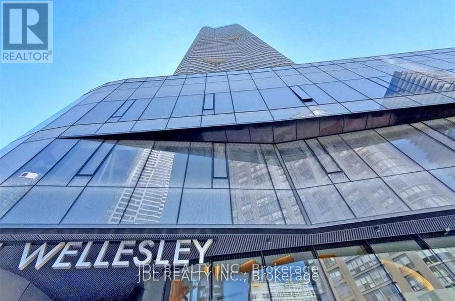 5303 - 11 Wellesley Street W, Toronto, Ontario  M4Y 1E8 - Photo 2 - C12507966