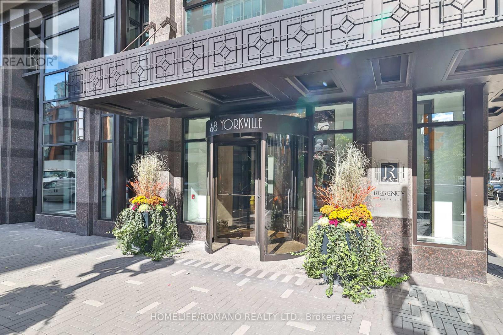 401 - 68 YORKVILLE AVENUE, Toronto, Ontario