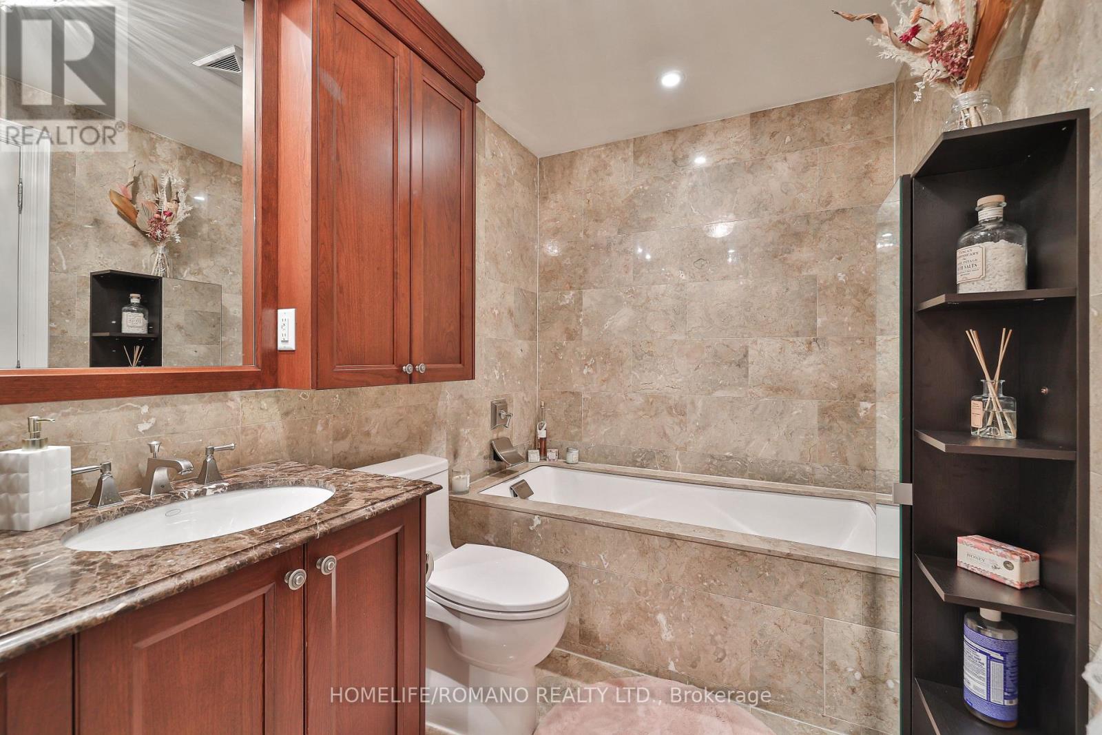 401 - 68 Yorkville Avenue, Toronto, Ontario  M5R 1C4 - Photo 17 - C12508030