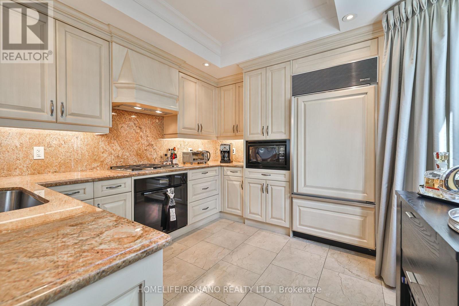 401 - 68 Yorkville Avenue, Toronto, Ontario  M5R 1C4 - Photo 21 - C12508030