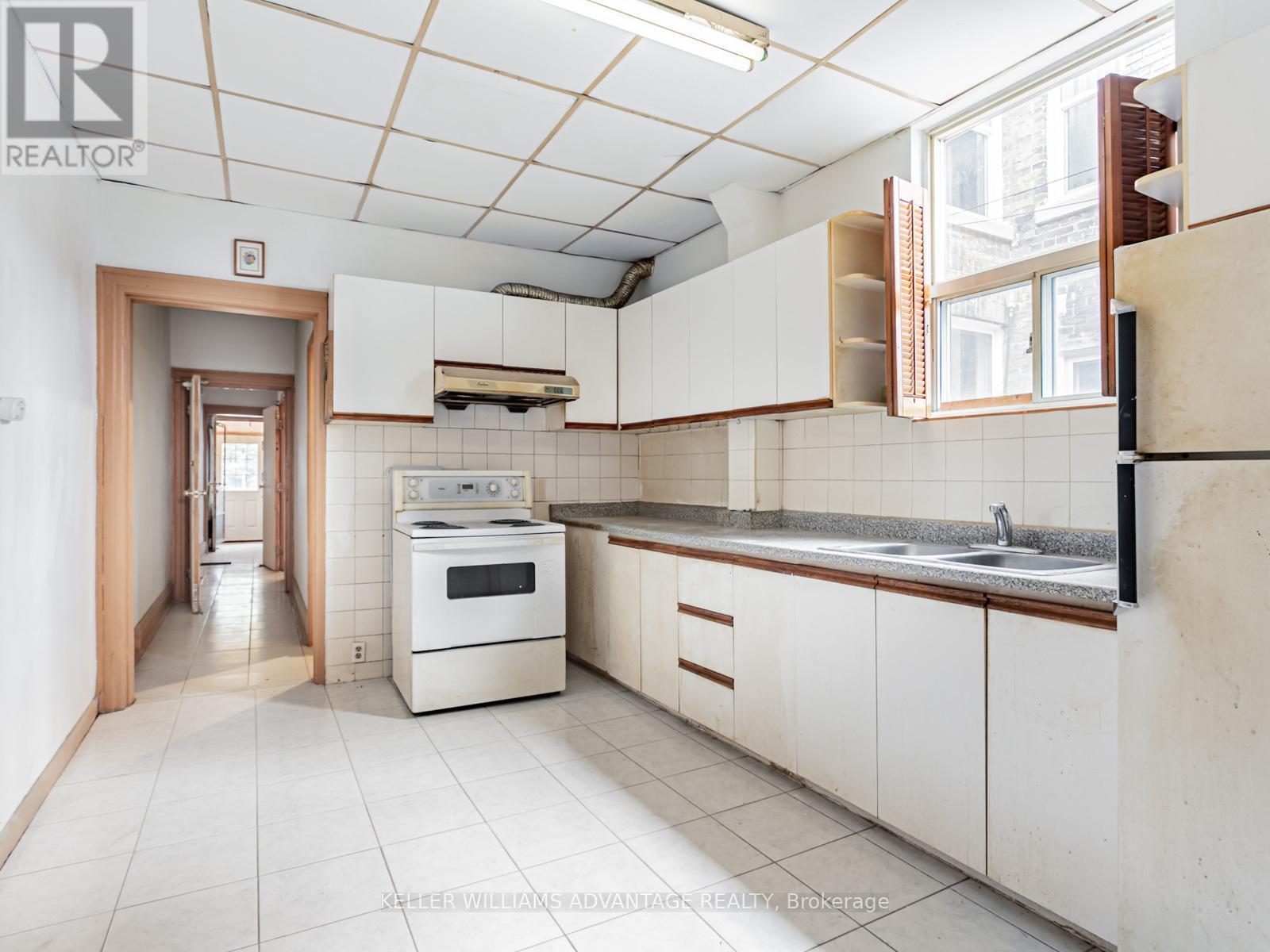 1042 Dundas Street E, Toronto, Ontario  M4M 1R8 - Photo 4 - E12507784