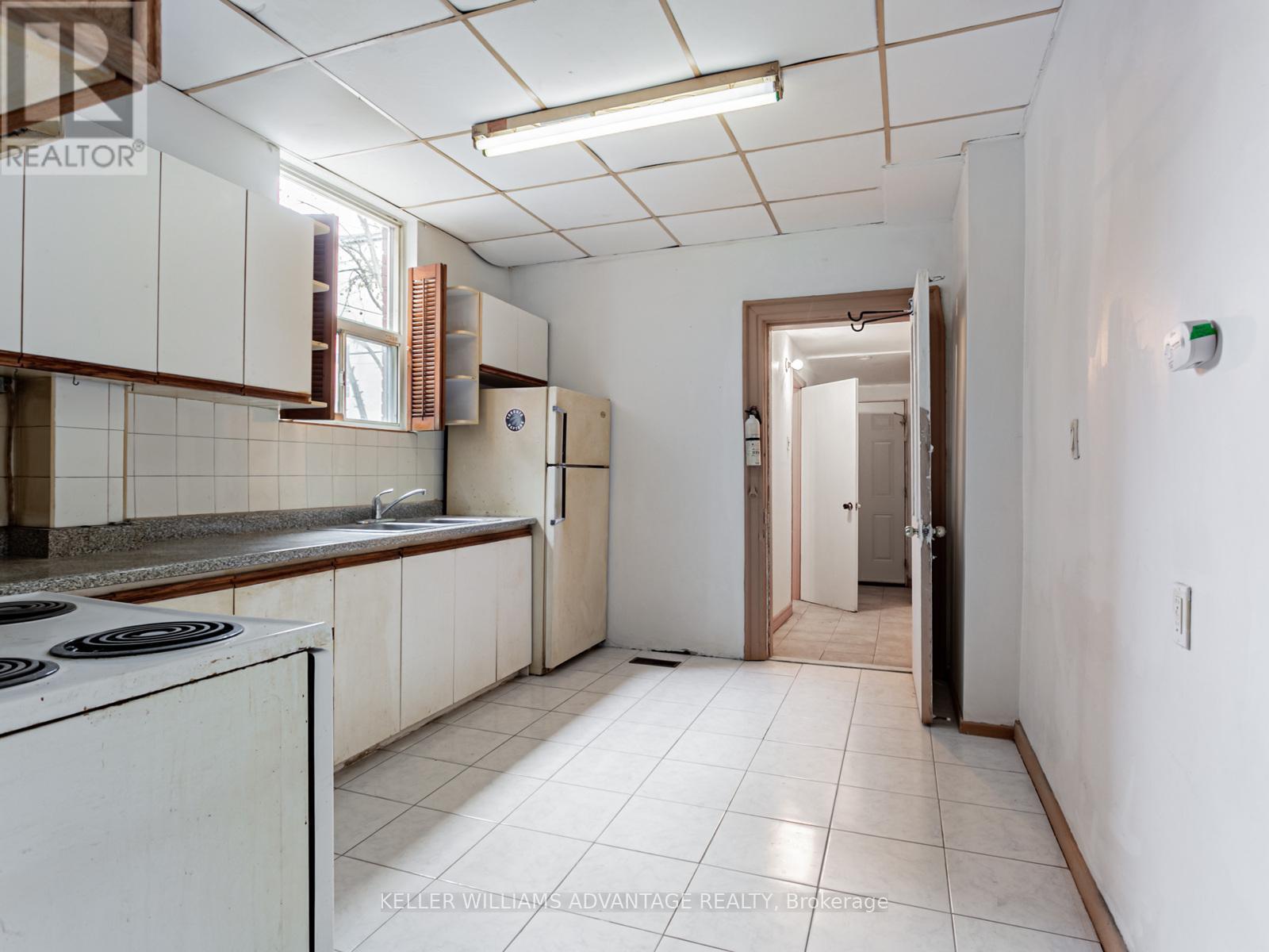 1042 Dundas Street E, Toronto, Ontario  M4M 1R8 - Photo 5 - E12507784