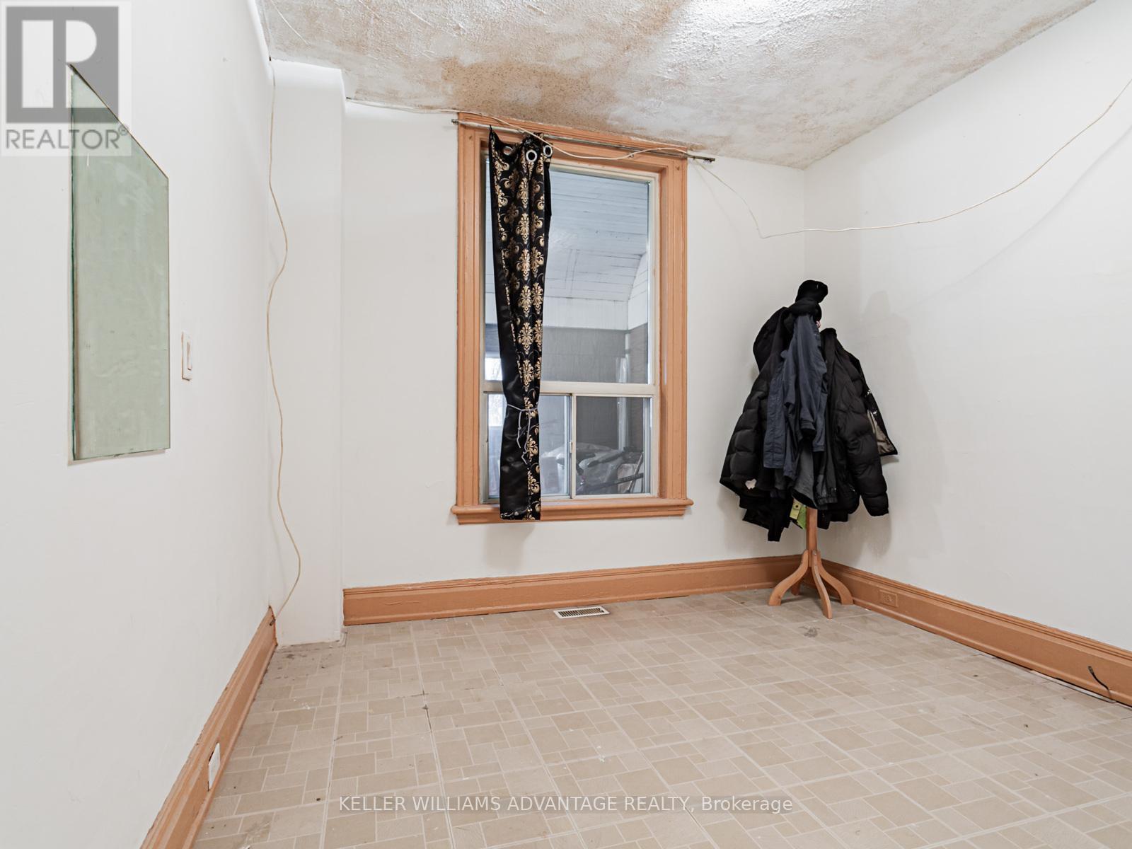 1042 Dundas Street E, Toronto, Ontario  M4M 1R8 - Photo 8 - E12507784