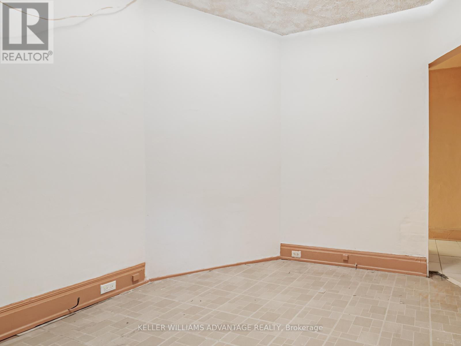 1042 Dundas Street E, Toronto, Ontario  M4M 1R8 - Photo 9 - E12507784