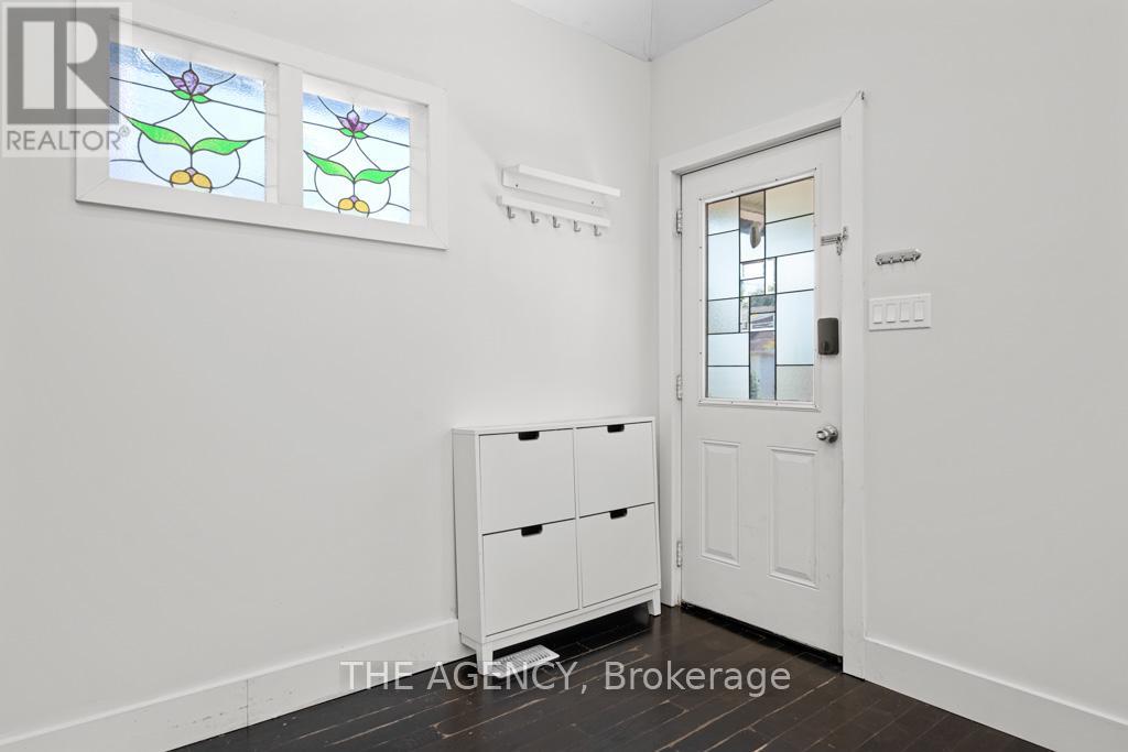 26 Gatwick Avenue, Toronto, Ontario  M4C 1W3 - Photo 3 - E12507846