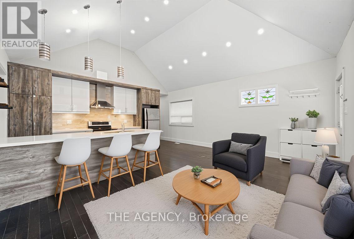 26 Gatwick Avenue, Toronto, Ontario  M4C 1W3 - Photo 5 - E12507846