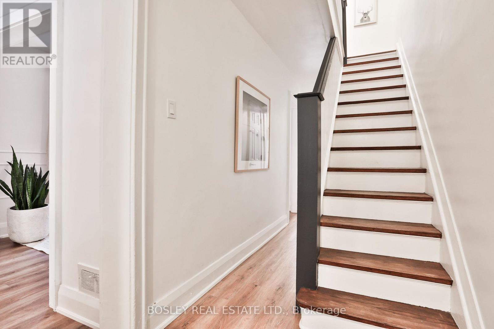 16 Inwood Avenue, Toronto, Ontario  M4J 3Y3 - Photo 5 - E12507898