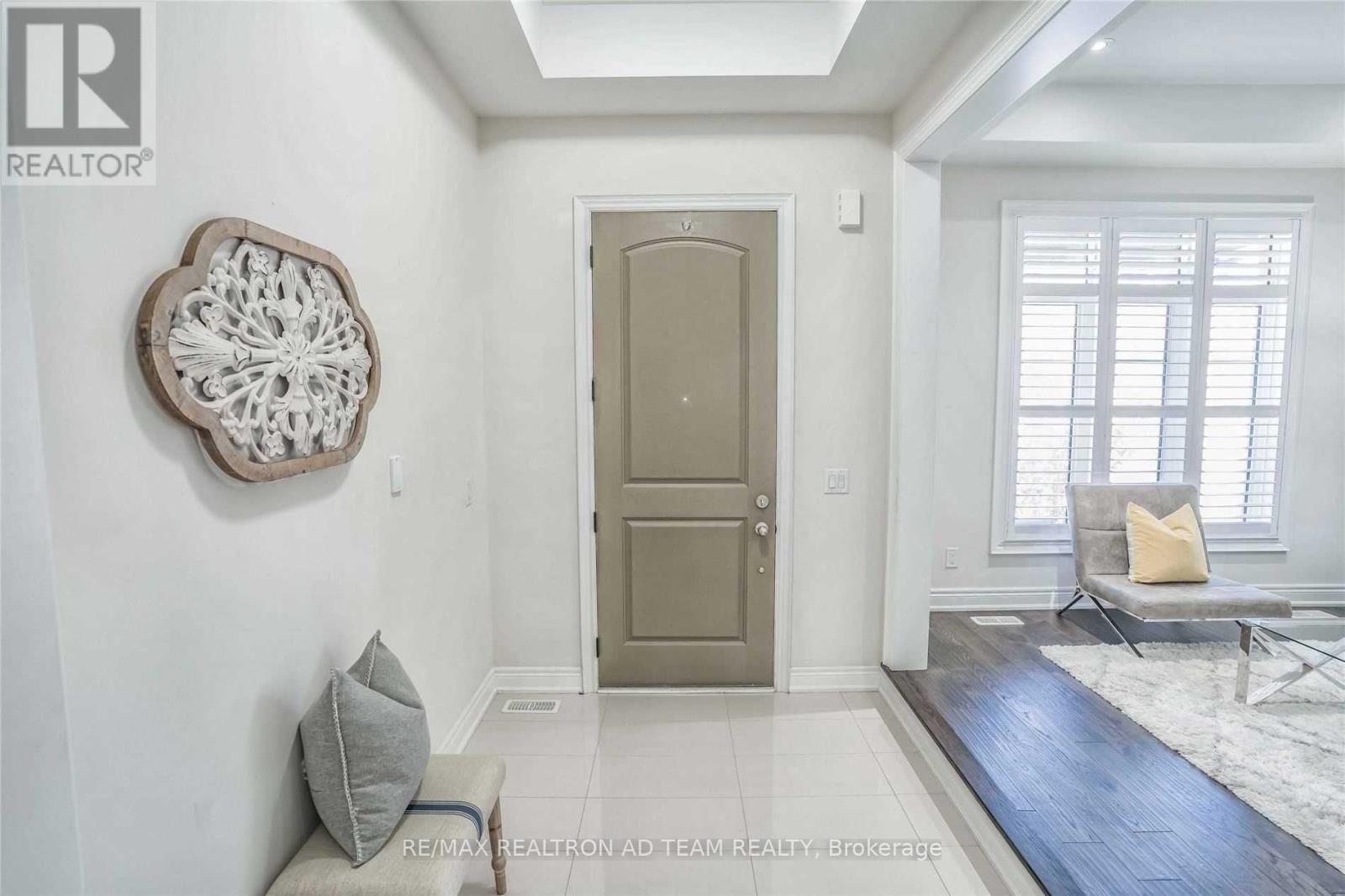 19 Pennine Drive, Whitby, Ontario  L1P 0C3 - Photo 5 - E12508038