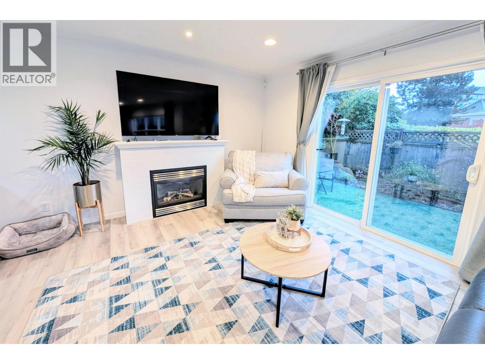 1 252 W 13th Street, North Vancouver, British Columbia  V7M 1N7 - Photo 6 - R3064455