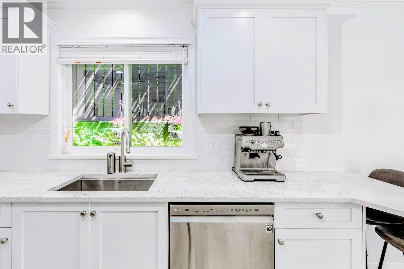 1 252 W 13th Street, North Vancouver, British Columbia  V7M 1N7 - Photo 8 - R3064455