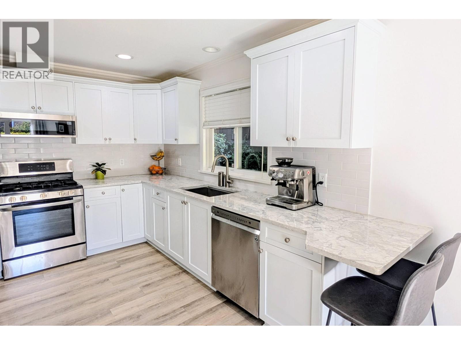 1 252 W 13th Street, North Vancouver, British Columbia  V7M 1N7 - Photo 9 - R3064455