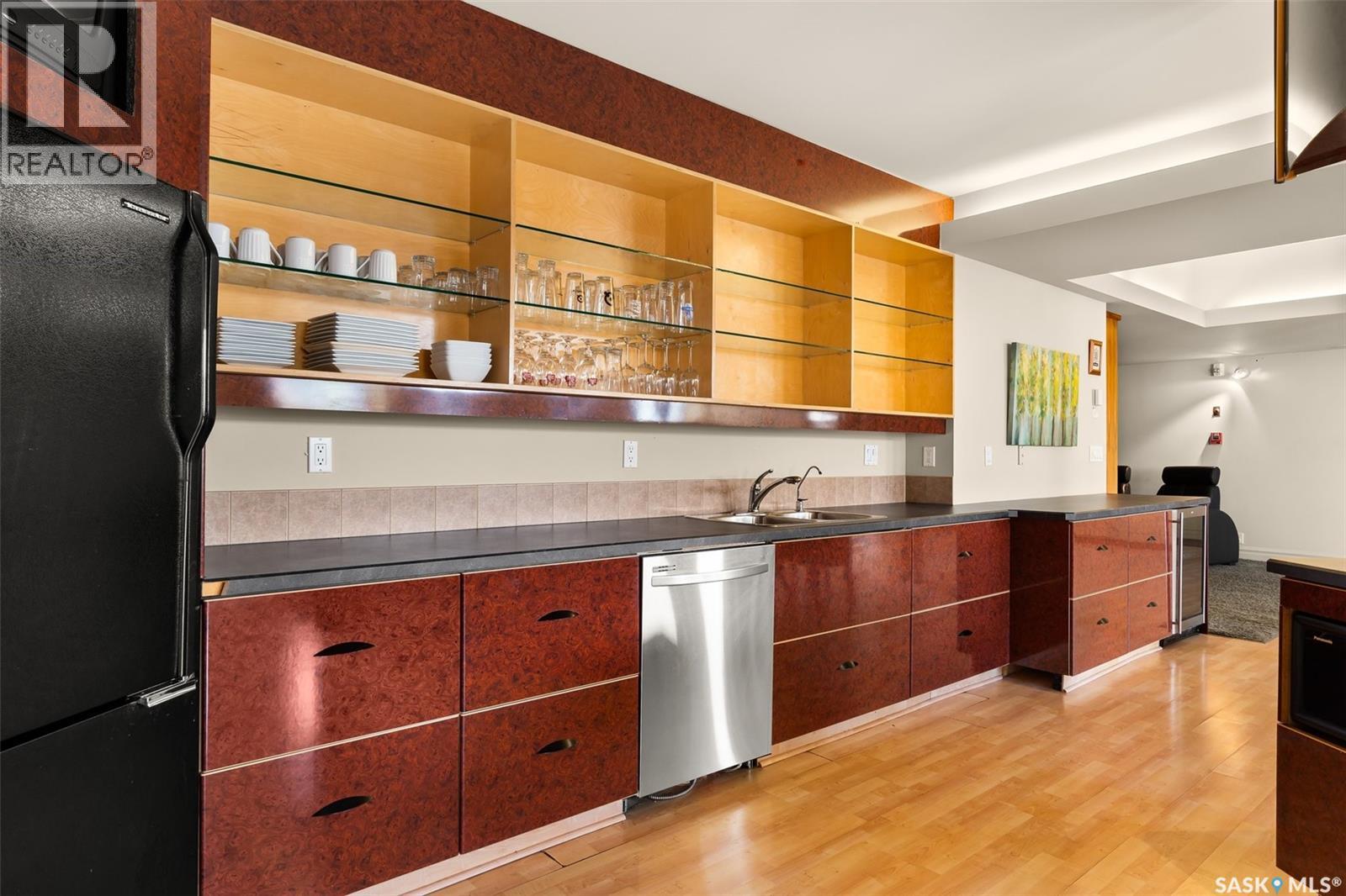 300 1821 Scarth Street, Regina, Saskatchewan  S4P 2G9 - Photo 2 - SK008512