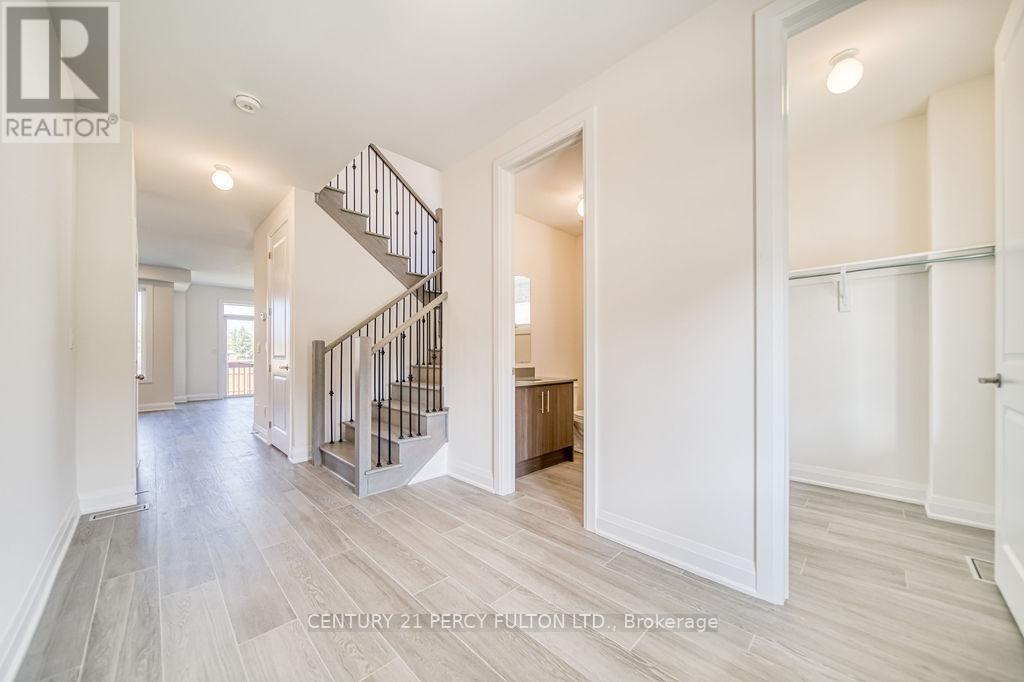 1350 Davis Loop, Innisfil (Lefroy), Ontario L0L 1W0 - Photo 2 - N12507786