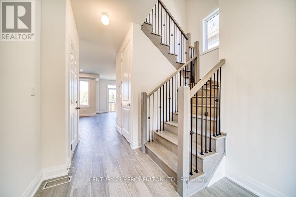 1350 Davis Loop, Innisfil (Lefroy), Ontario L0L 1W0 - Photo 4 - N12507786