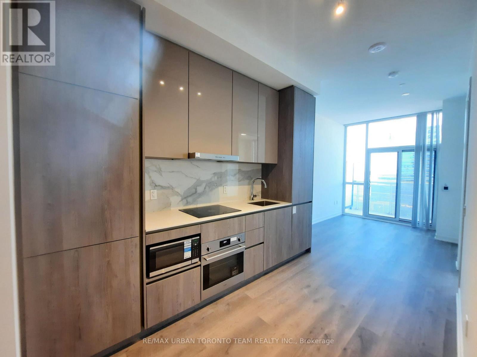 606 - 8 Interchange Way, Vaughan, Ontario  L4K 5Z7 - Photo 2 - N12507840