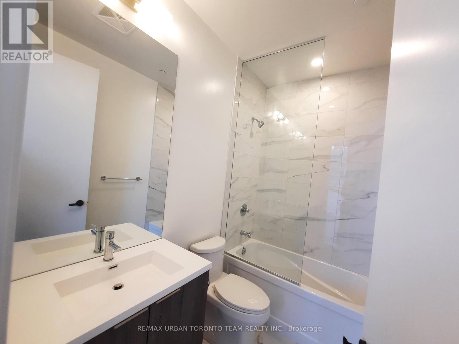 606 - 8 Interchange Way, Vaughan, Ontario  L4K 5Z7 - Photo 6 - N12507840