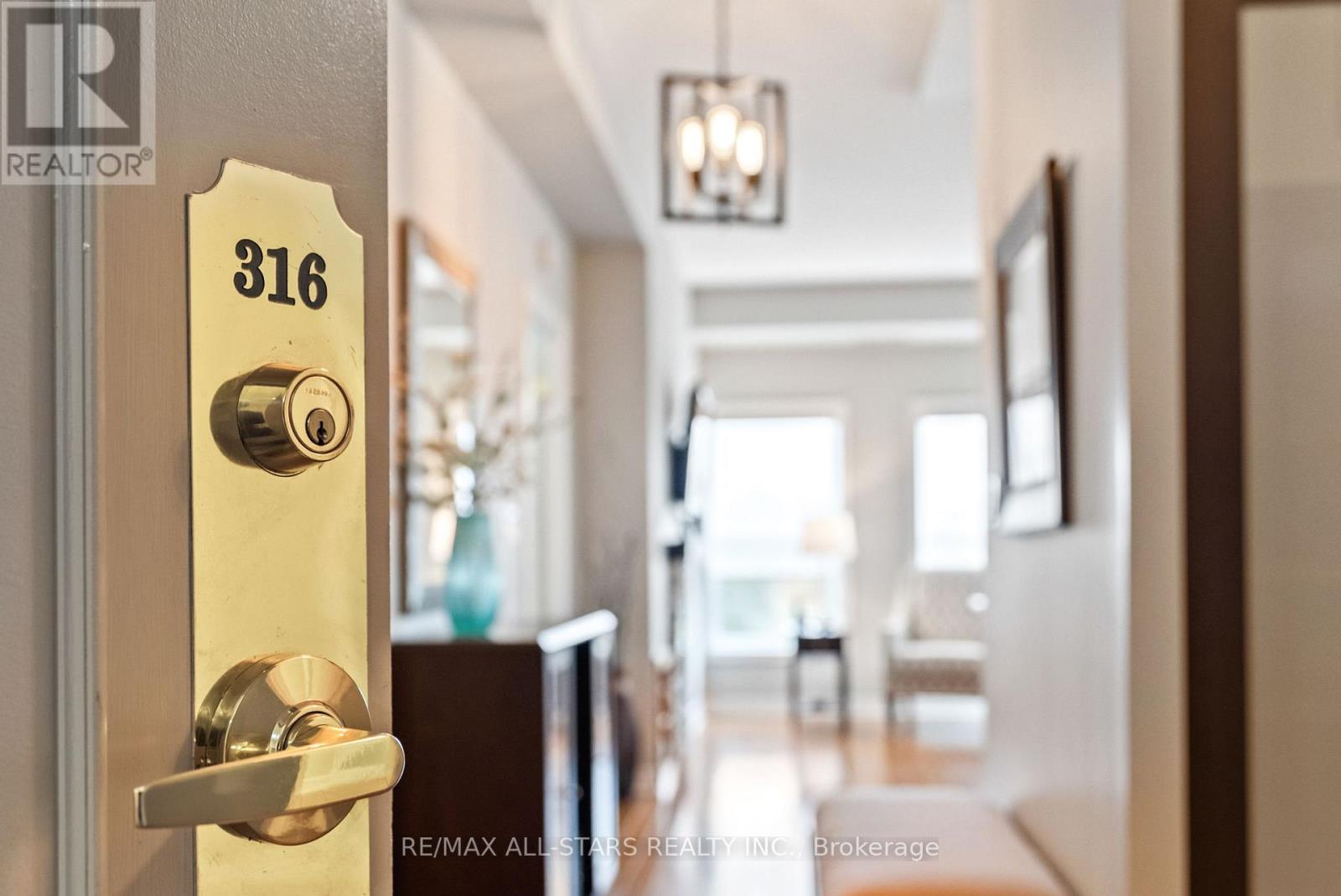 316 - 22 James Hill Court, Uxbridge, Ontario  L9P 1Y6 - Photo 2 - N12507912