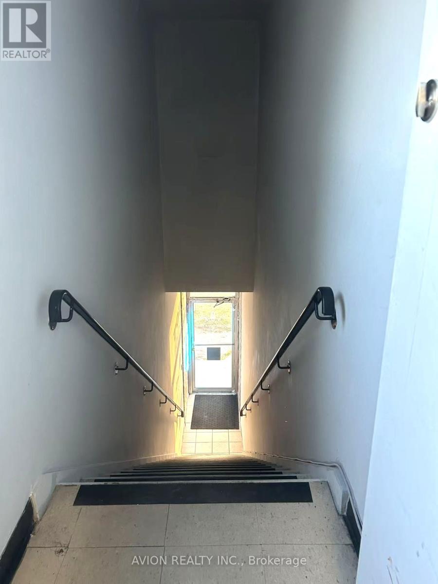 2b - 7027 Yonge Street, Markham, Ontario  L3T 2A5 - Photo 3 - N12507920