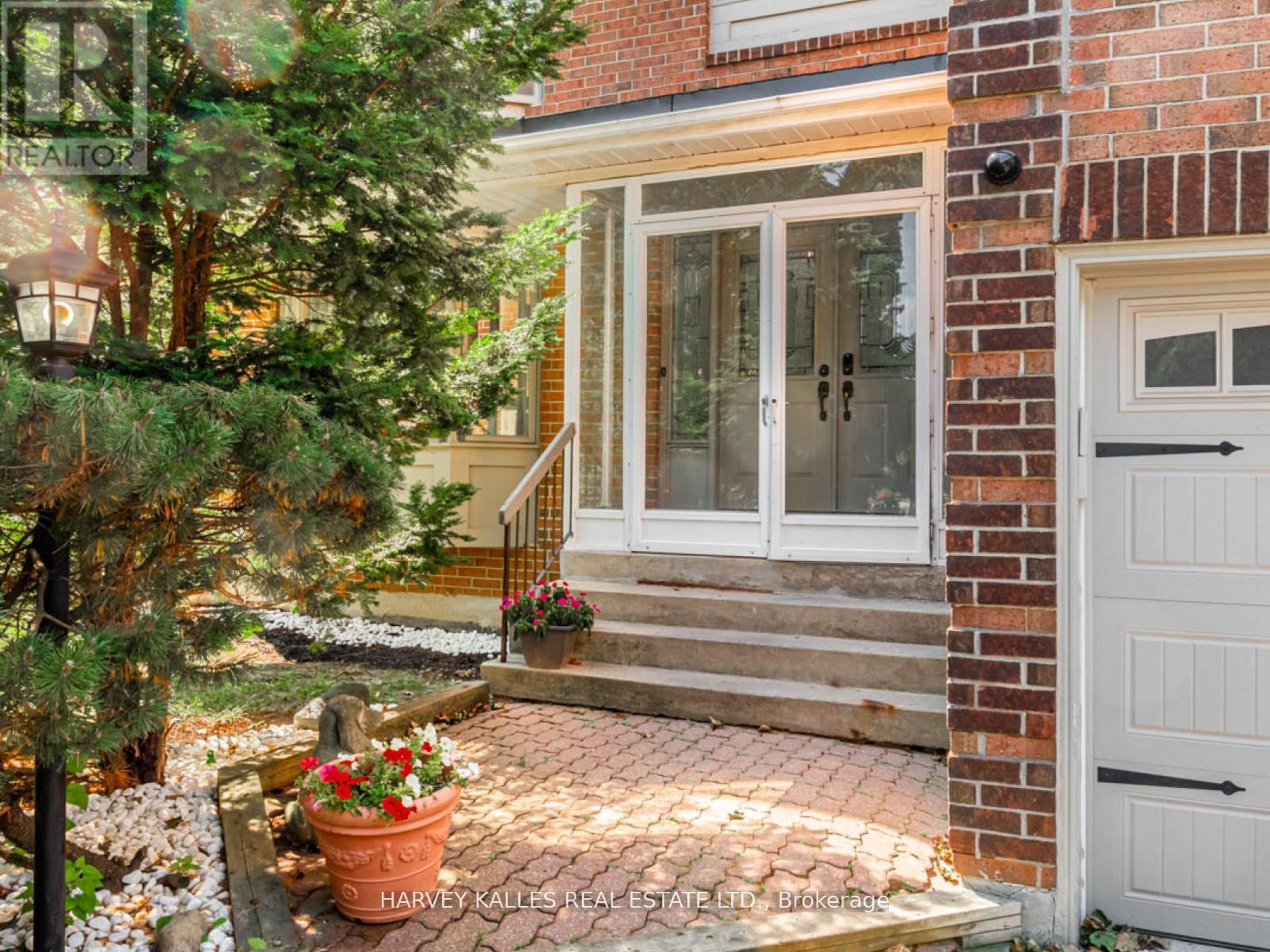 85 Franmore Circle, Vaughan, Ontario  L4J 3B9 - Photo 3 - N12508012