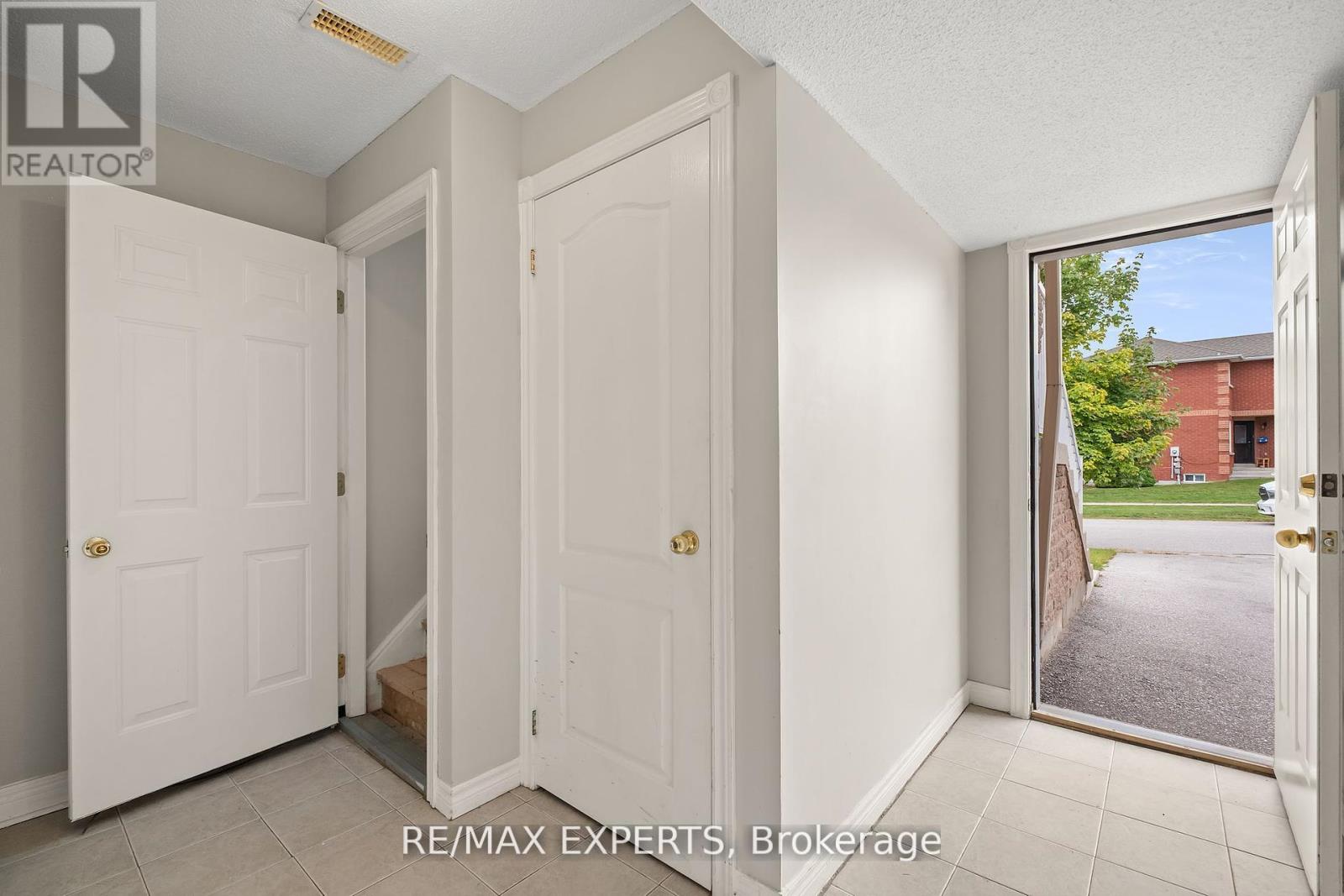 14 Aishford Road, Bradford West Gwillimbury (Bradford), Ontario  L3Z 3E3 - Photo 11 - N12508058